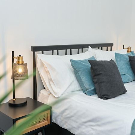 Beautiful 3 Bed Apartment In Bonchurch - Nr Ventnor - Large Outside Terrace & Parking - Dog Friendly - The Perfect Choice For Couples, Friends, Families - 5 Mins To Beach Zewnętrze zdjęcie