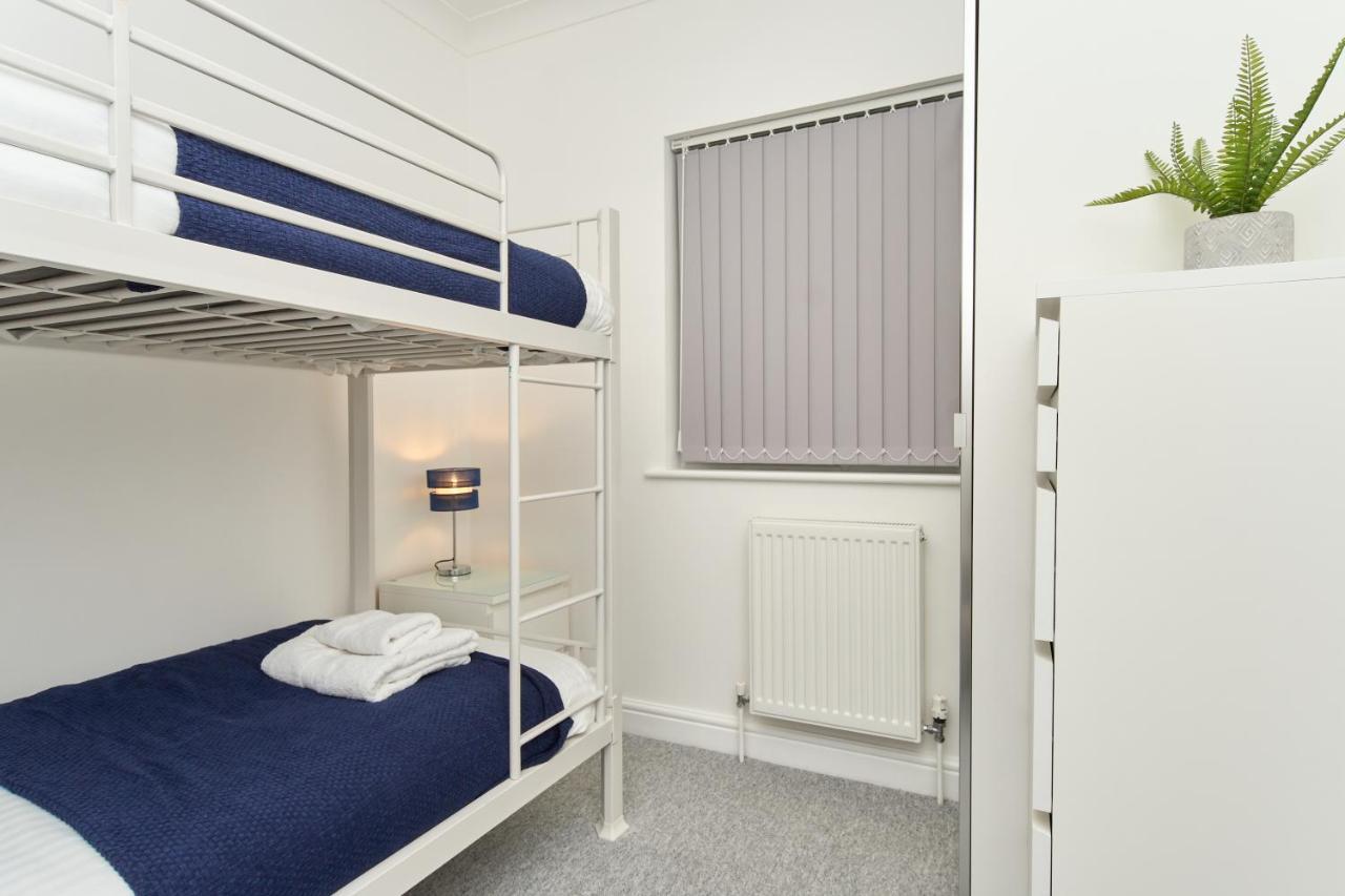 Beautiful 3 Bed Apartment In Bonchurch - Nr Ventnor - Large Outside Terrace & Parking - Dog Friendly - The Perfect Choice For Couples, Friends, Families - 5 Mins To Beach Zewnętrze zdjęcie
