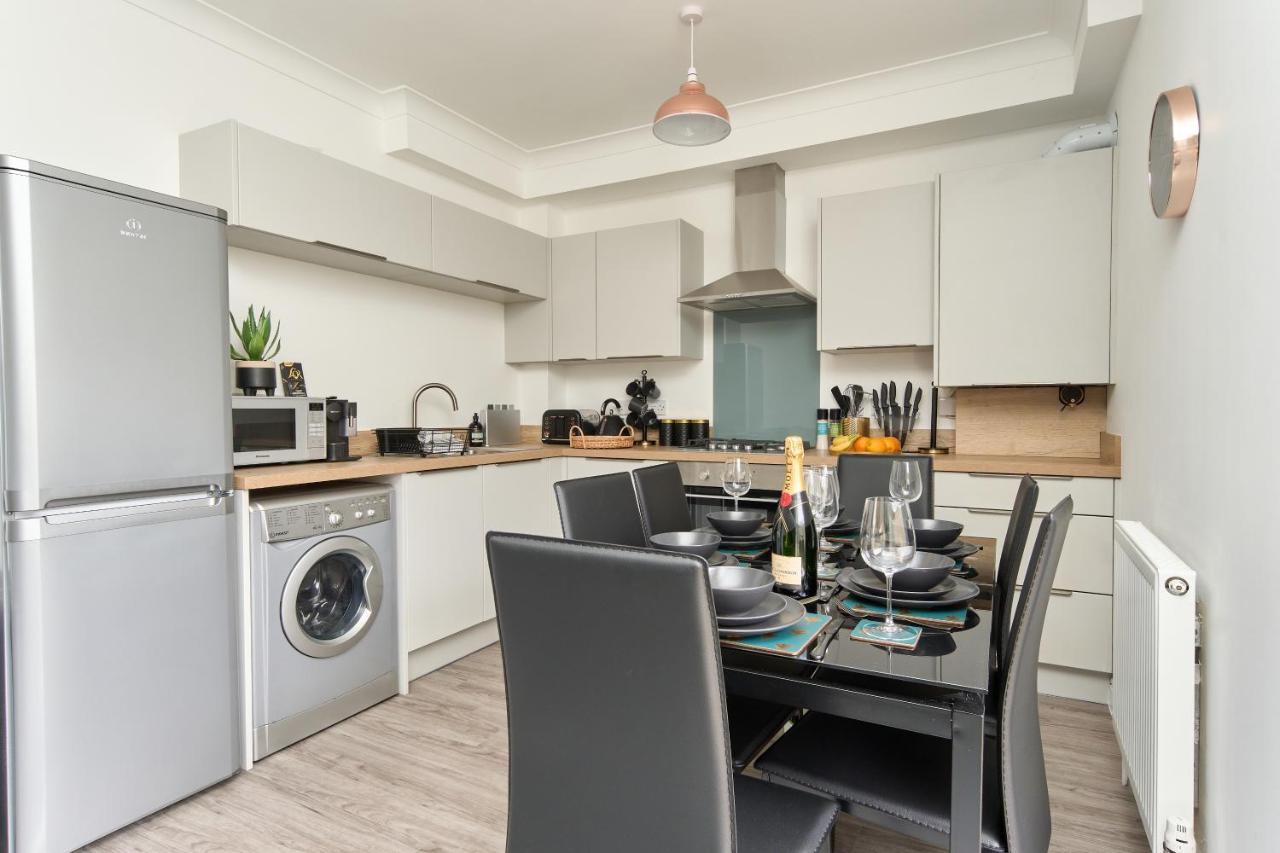 Beautiful 3 Bed Apartment In Bonchurch - Nr Ventnor - Large Outside Terrace & Parking - Dog Friendly - The Perfect Choice For Couples, Friends, Families - 5 Mins To Beach Zewnętrze zdjęcie