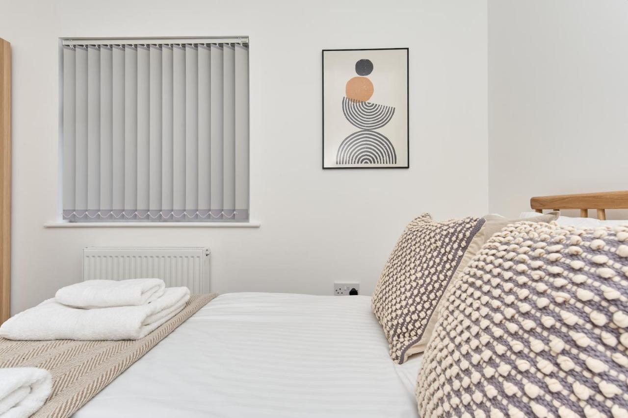 Beautiful 3 Bed Apartment In Bonchurch - Nr Ventnor - Large Outside Terrace & Parking - Dog Friendly - The Perfect Choice For Couples, Friends, Families - 5 Mins To Beach Zewnętrze zdjęcie