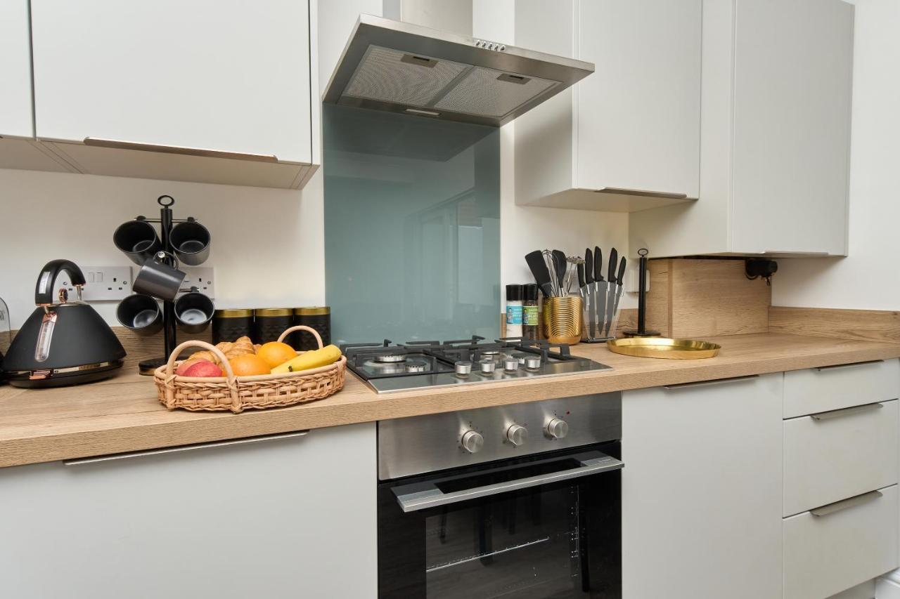 Beautiful 3 Bed Apartment In Bonchurch - Nr Ventnor - Large Outside Terrace & Parking - Dog Friendly - The Perfect Choice For Couples, Friends, Families - 5 Mins To Beach Zewnętrze zdjęcie