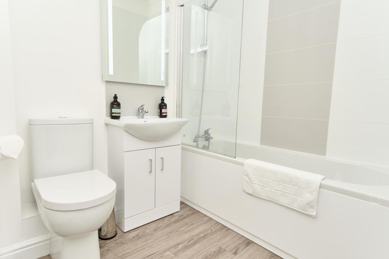 Beautiful 3 Bed Apartment In Bonchurch - Nr Ventnor - Large Outside Terrace & Parking - Dog Friendly - The Perfect Choice For Couples, Friends, Families - 5 Mins To Beach Zewnętrze zdjęcie