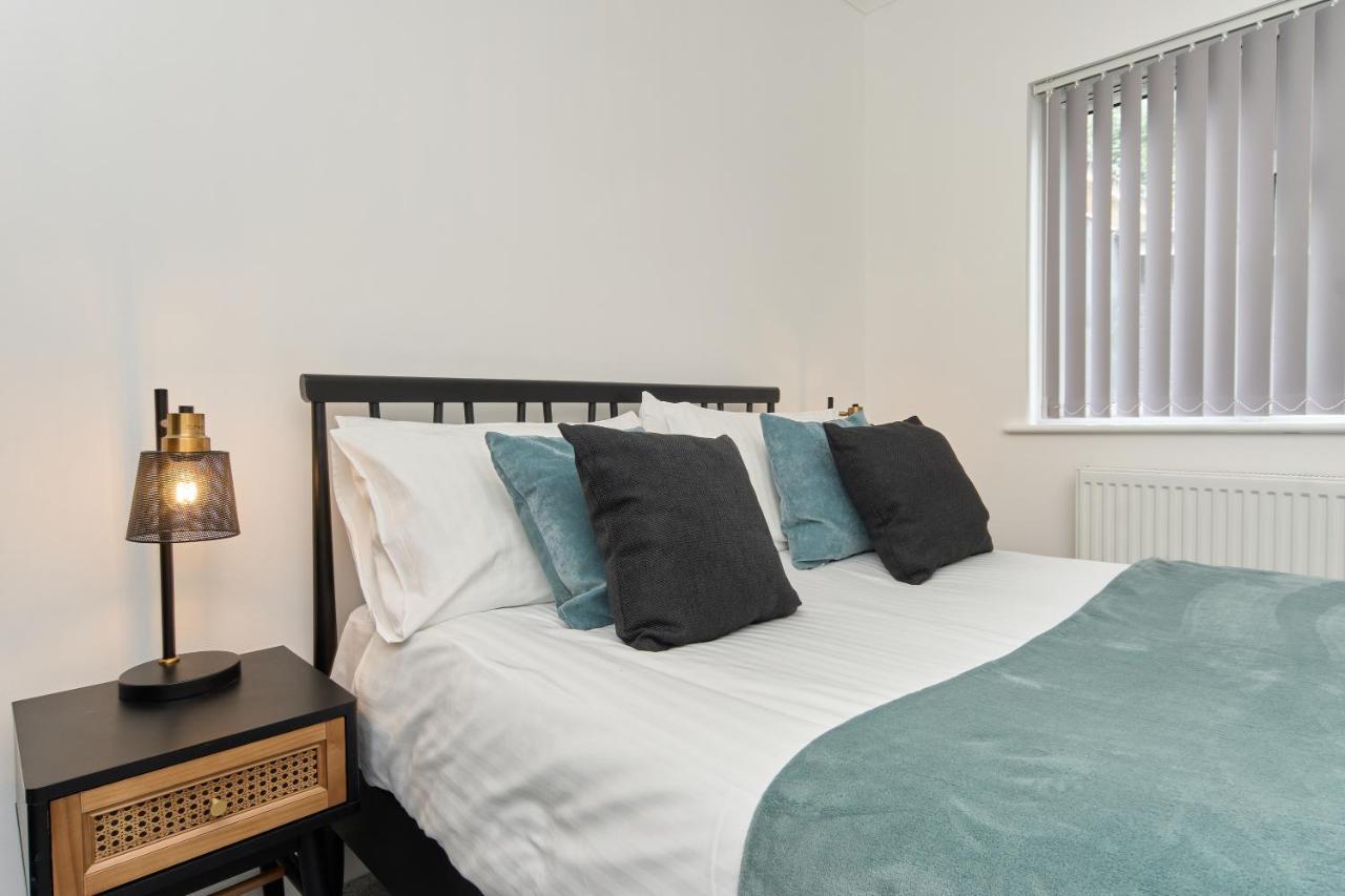 Beautiful 3 Bed Apartment In Bonchurch - Nr Ventnor - Large Outside Terrace & Parking - Dog Friendly - The Perfect Choice For Couples, Friends, Families - 5 Mins To Beach Zewnętrze zdjęcie