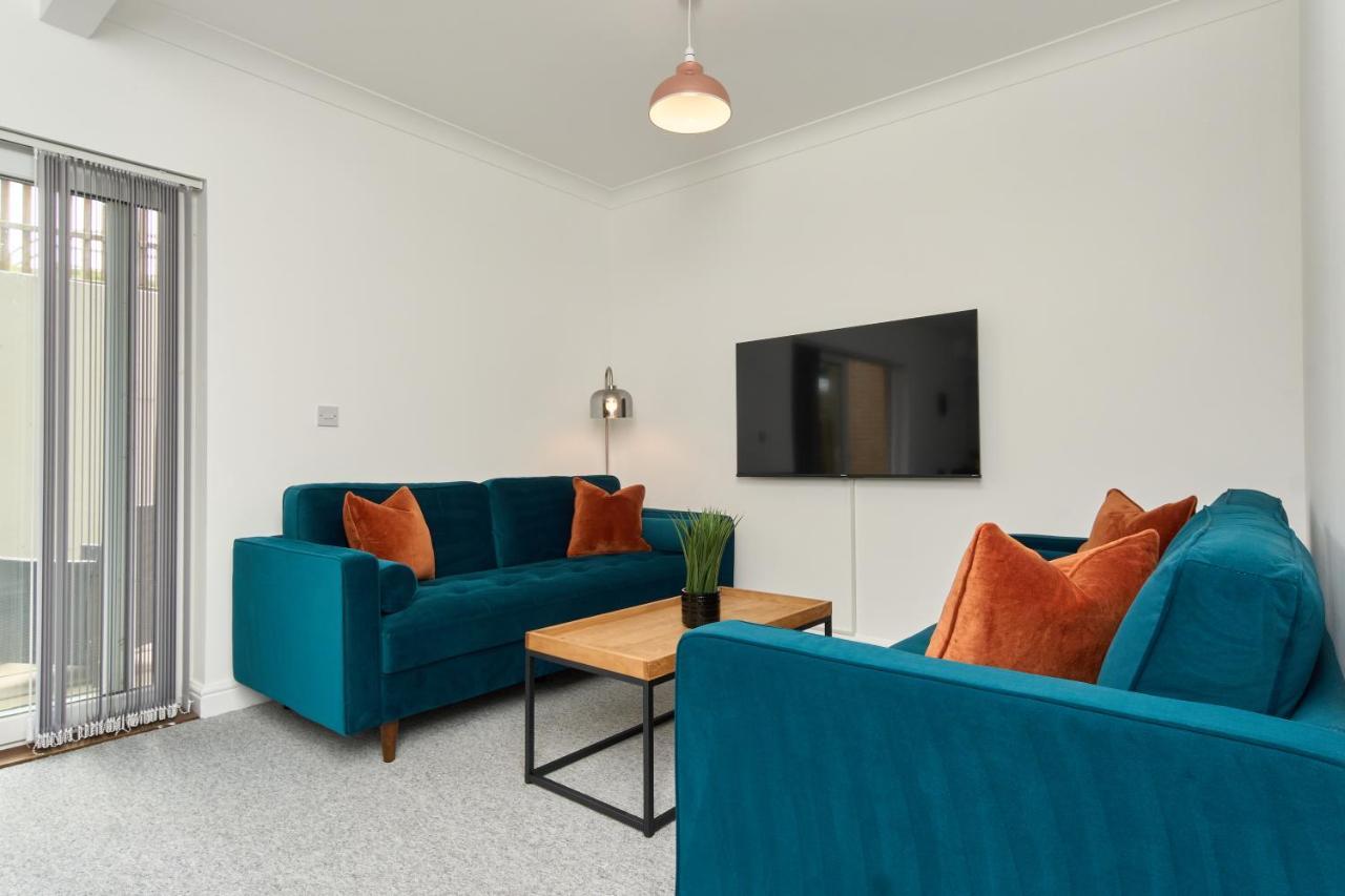 Beautiful 3 Bed Apartment In Bonchurch - Nr Ventnor - Large Outside Terrace & Parking - Dog Friendly - The Perfect Choice For Couples, Friends, Families - 5 Mins To Beach Zewnętrze zdjęcie