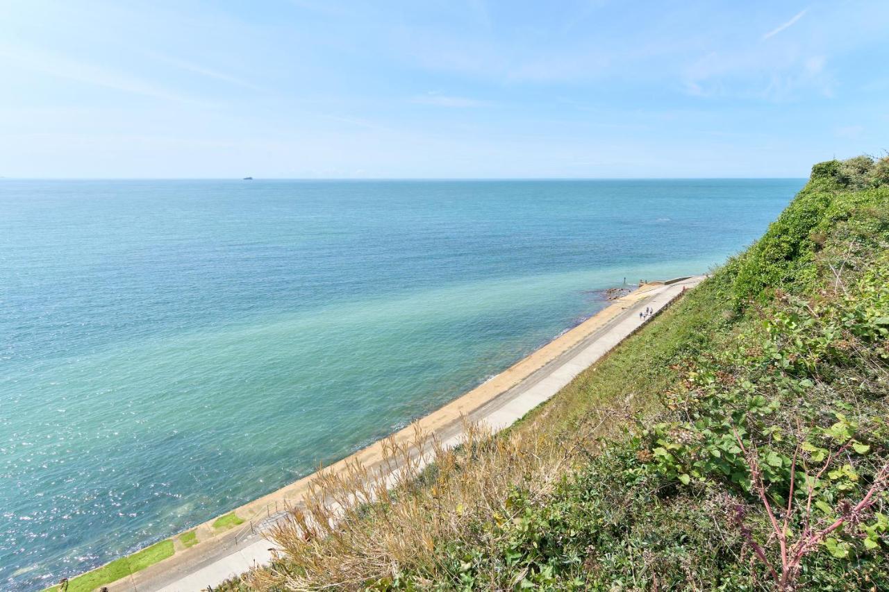 Beautiful 3 Bed Apartment In Bonchurch - Nr Ventnor - Large Outside Terrace & Parking - Dog Friendly - The Perfect Choice For Couples, Friends, Families - 5 Mins To Beach Zewnętrze zdjęcie