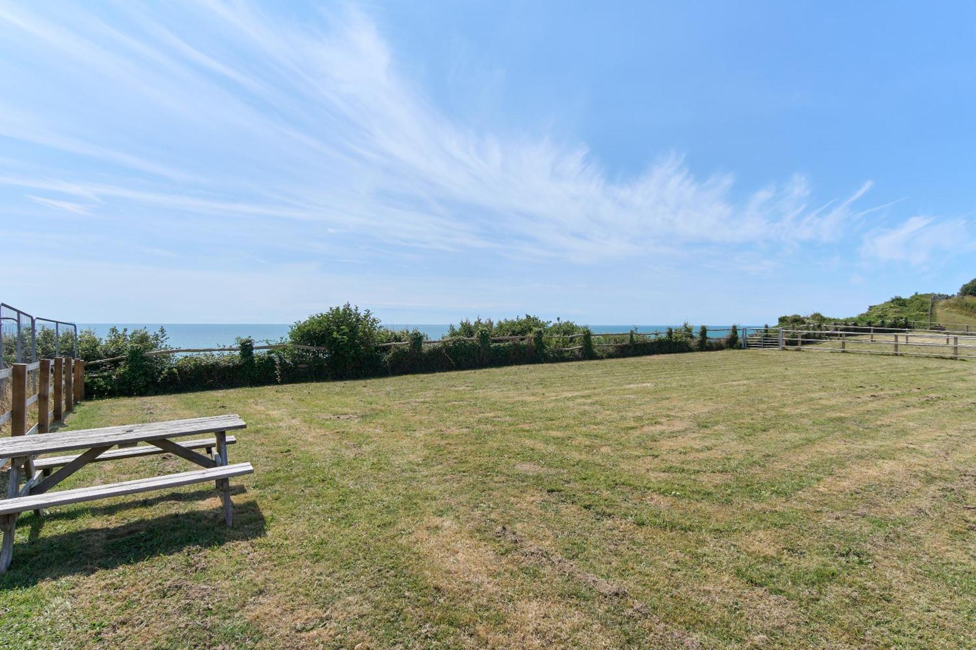 Beautiful 3 Bed Apartment In Bonchurch - Nr Ventnor - Large Outside Terrace & Parking - Dog Friendly - The Perfect Choice For Couples, Friends, Families - 5 Mins To Beach Zewnętrze zdjęcie
